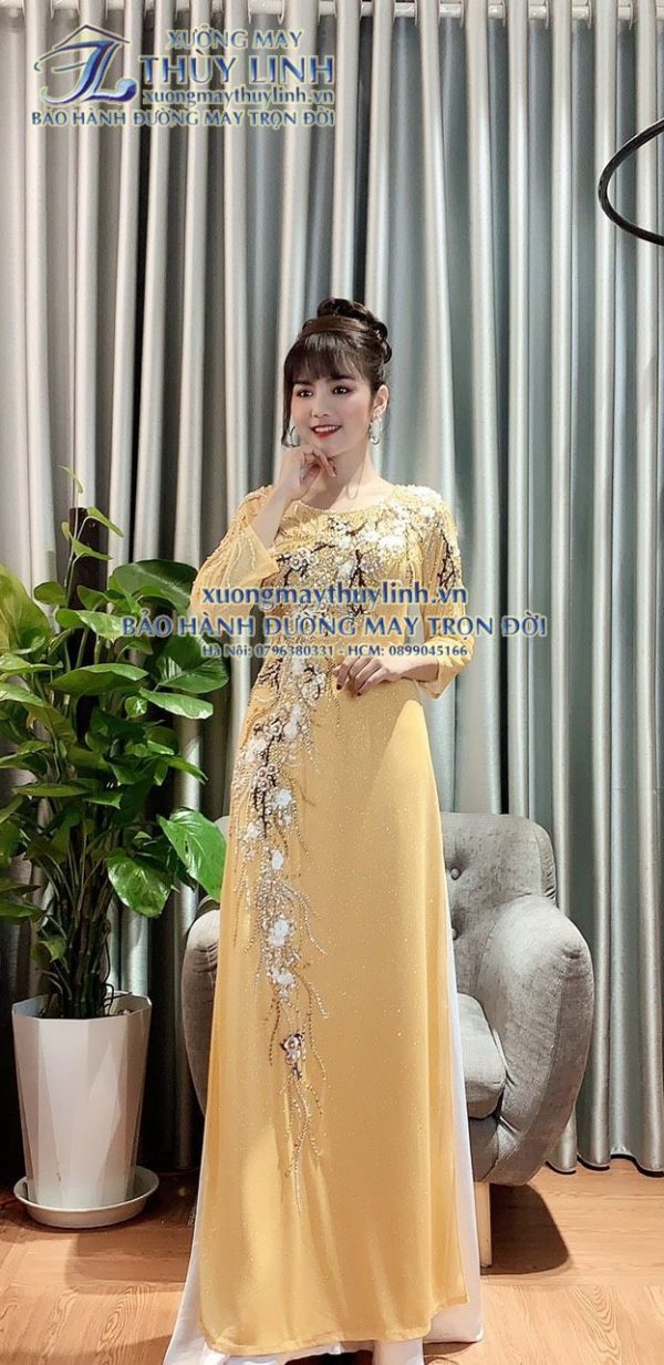Áo dài đính đá và pha lê sang trọng dành cho hội nghị bà sui
